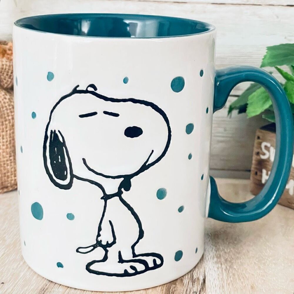 NWT Adorable Peanuts Hapoy Snoopy White/ Green Dots Ceramic 15 Oz Mug Great Gift
